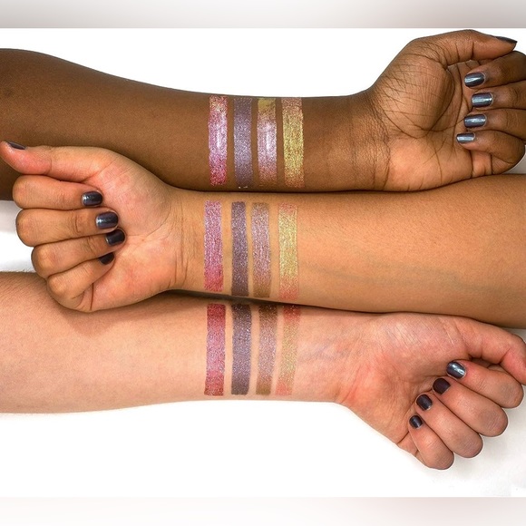 Stila Magnificent Metals Glitter & Glow Liquid Eye Shadow in Tulip Twinkle - Picture 2 of 4